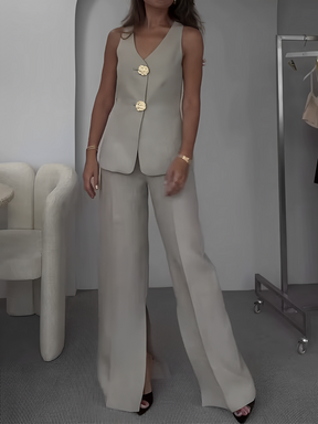 Conjunto Feminino de Alfaiataria com Colete Acinturado de Botões Maxi e Calça Reta com Fenda - Brenda