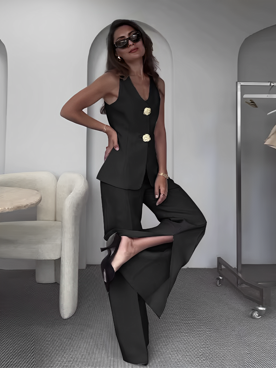 Conjunto Feminino de Alfaiataria com Colete Acinturado de Botões Maxi e Calça Reta com Fenda - Brenda