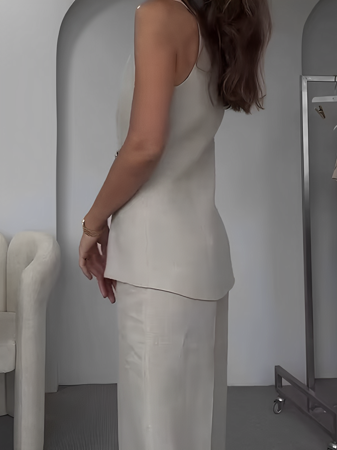 Conjunto Feminino de Alfaiataria com Colete Acinturado de Botões Maxi e Calça Reta com Fenda - Brenda