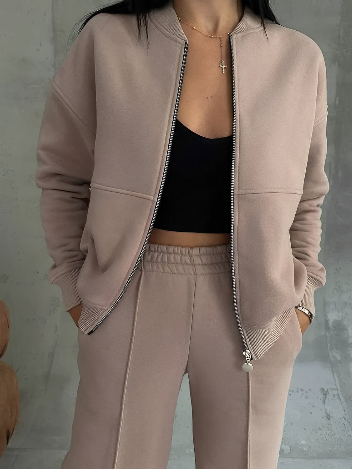 Conjunto Bruna Feminino com Jaqueta de Zíper e Calça Reta com Bolsos