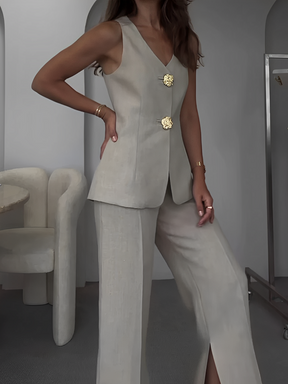 Conjunto Feminino de Alfaiataria com Colete Acinturado de Botões Maxi e Calça Reta com Fenda - Brenda