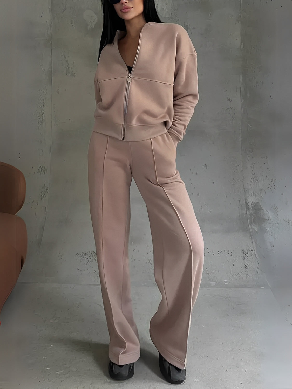Conjunto Bruna Feminino com Jaqueta de Zíper e Calça Reta com Bolsos